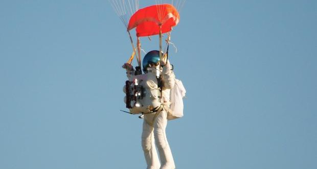 Google topman Alan Eustace verbreekt skydive-record