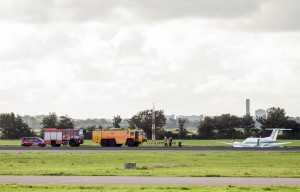 Luchthaven Rotterdam tijdelijk gesloten na harde landing vliegtuig