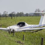 D-KVOKSportvliegtuigje maakt noodlanding bij Loosdrecht