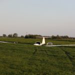 Sportvliegtuigje maakt noodlanding bij Loosdrecht