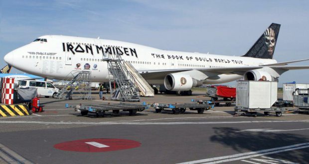 Iron Maiden land op Schiphol met Ed Force One