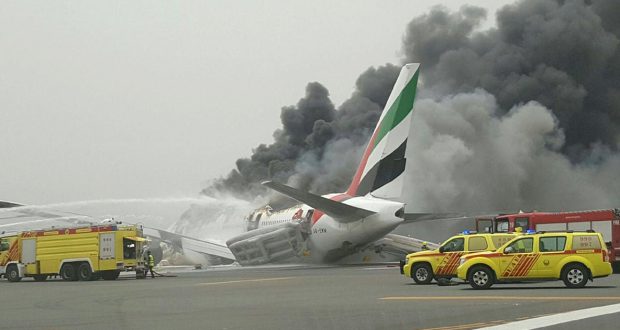 Toestel Emirates brandt uit na landing in Dubai