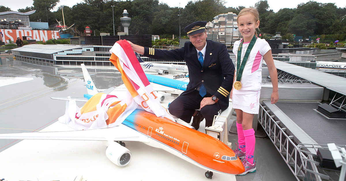 Oranje KLM Boeing 777 nu ook op luchthaven van Madurodam