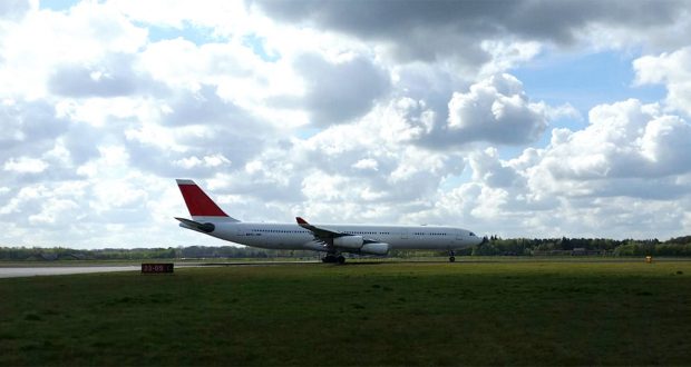 Landing A340-300 Twente Airport