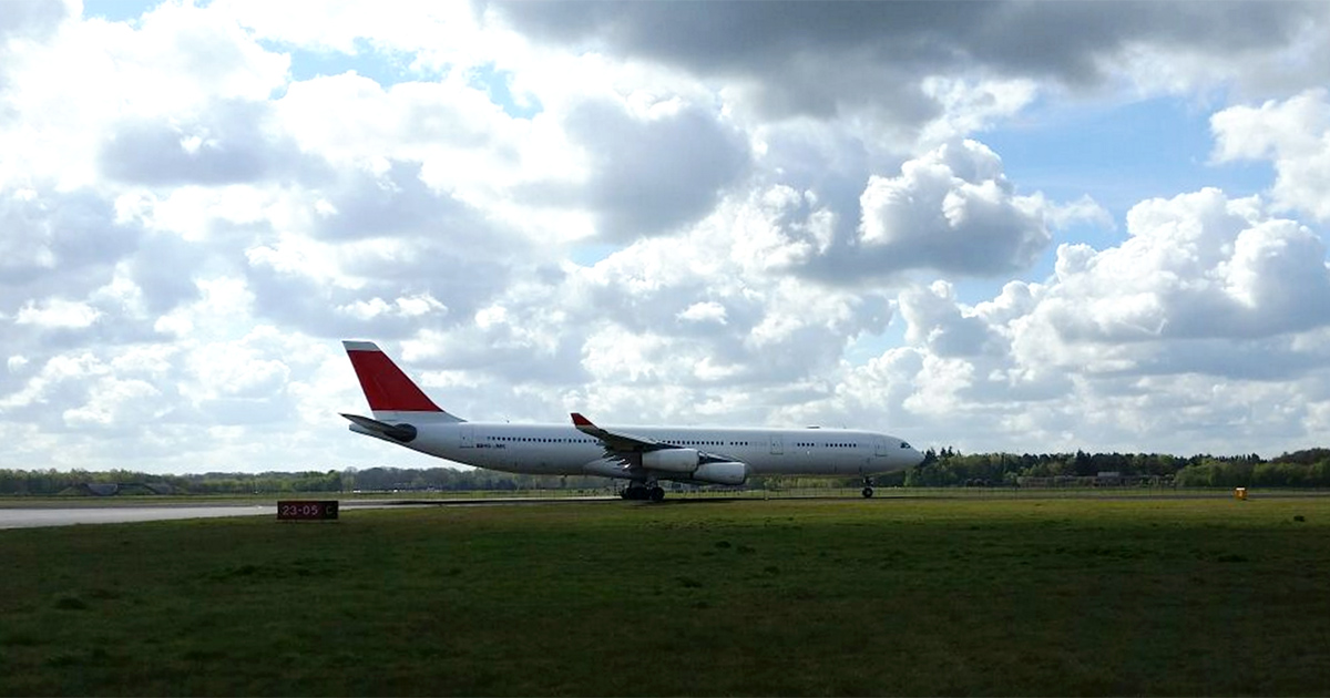 Landing A340-300 Twente Airport