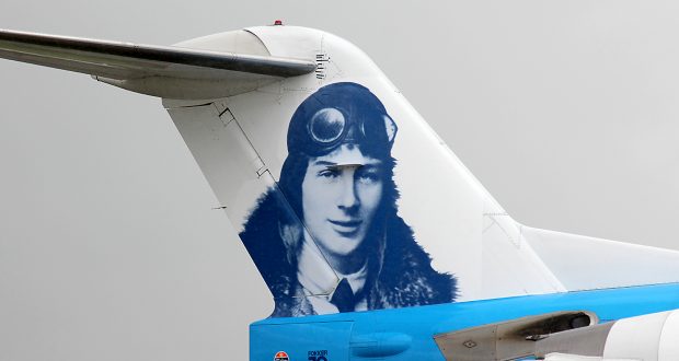 Portret Anthony Fokker siert staart Fokker 70