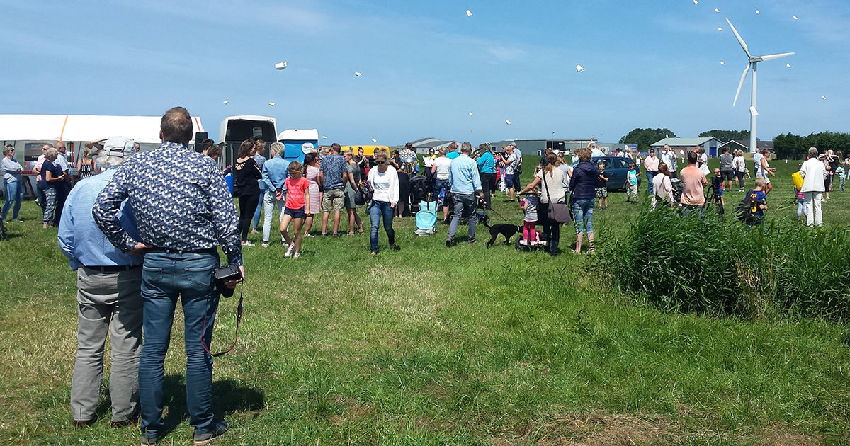 Elektrische vliegtuig bij vliegveld Holwerd aan Zee